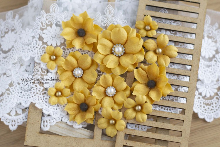 Z064 - kwiaty-z-tkaniny-ewa-argalska-1.jpg