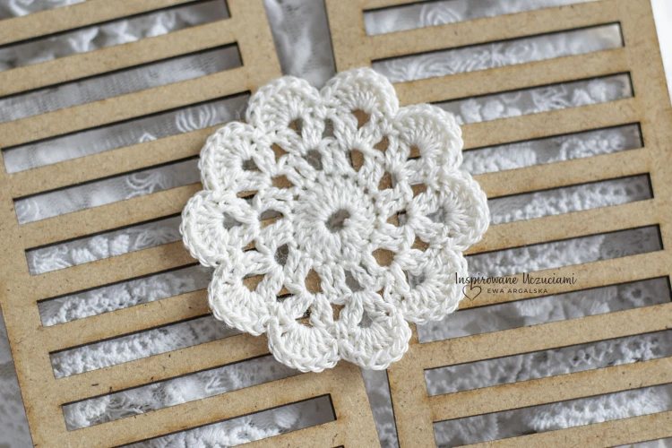 mała-serwetka-na-szydełku-do-scrapbookingu-6cm-kość-słoniowa.jpg