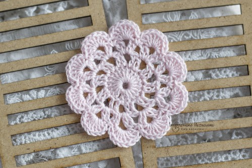 mała-serwetka-na-szydełku-do-scrapbookingu-6cm-jasny-róż.jpg