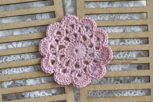 mała-serwetka-na-szydełku-do-scrapbookingu-6cm-brudny-róż.jpg