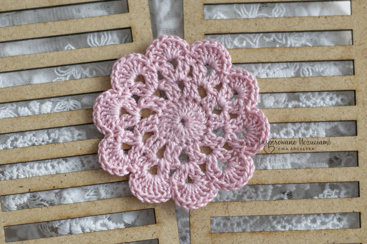 mała-serwetka-na-szydełku-do-scrapbookingu-6cm-brudny-róż.jpg