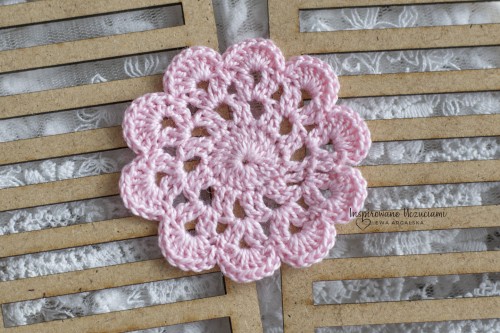 mała-serwetka-na-szydełku-do-scrapbookingu-6cm-jasny-pudrowy-róż.jpg