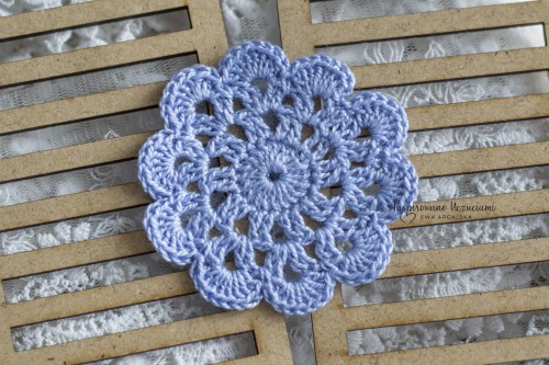 mała-serwetka-na-szydełku-do-scrapbookingu-6cm-jeans.jpg
