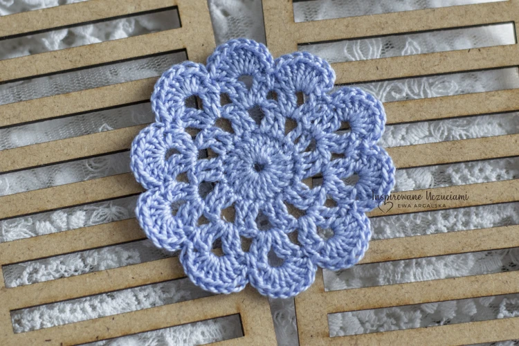 mała-serwetka-na-szydełku-do-scrapbookingu-6cm-jeans.jpg