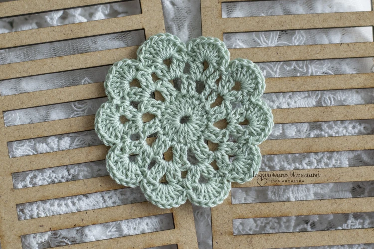 mała-serwetka-na-szydełku-do-scrapbookingu-6cm-mięta.jpg