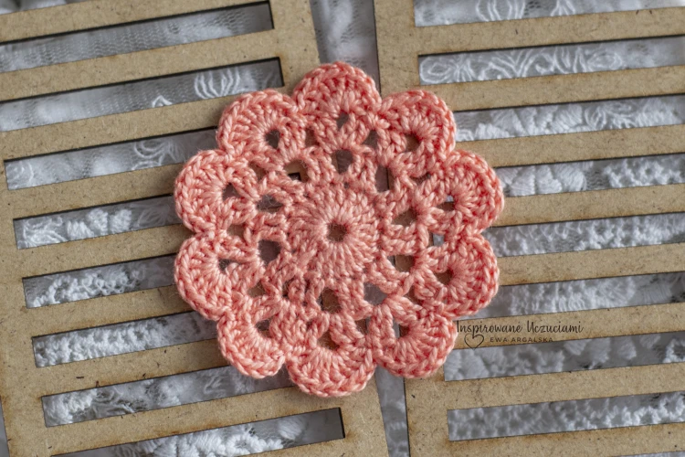 mała-serwetka-na-szydełku-do-scrapbookingu-6cm-łososiowa.jpg