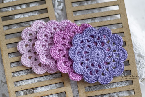 mała-serwetka-na-szydełku-do-scrapbookingu-6cm-odcienie-fioletu.jpg