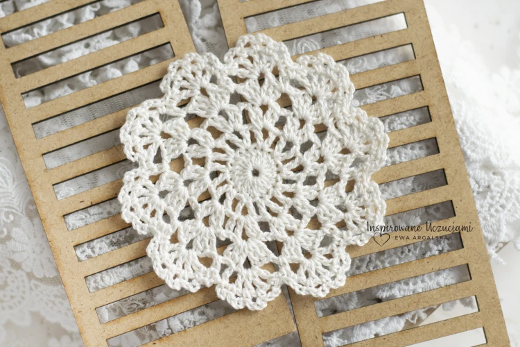 serwetka-szydełkowa-do-scrapbookingu-średnia-8cm-kość słoniowa.jpg
