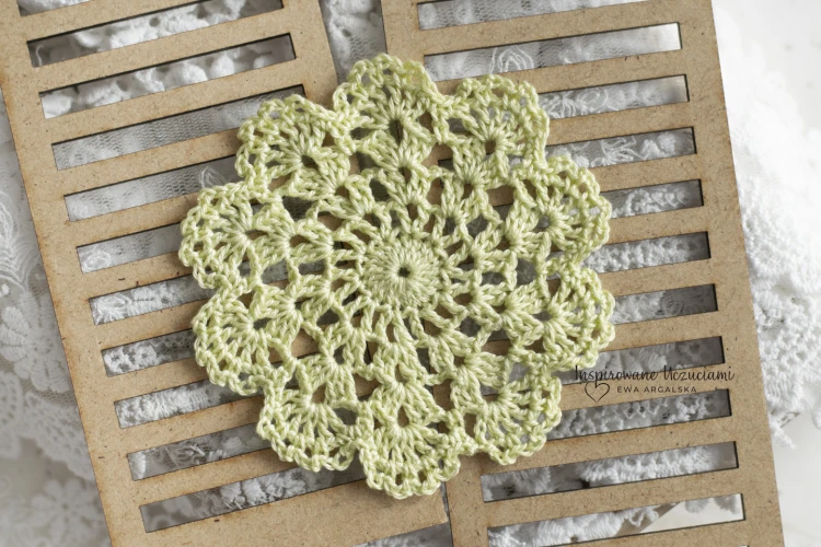 serwetka-szydełkowa-do-scrapbookingu-średnia-8cm-pistacja.jpg