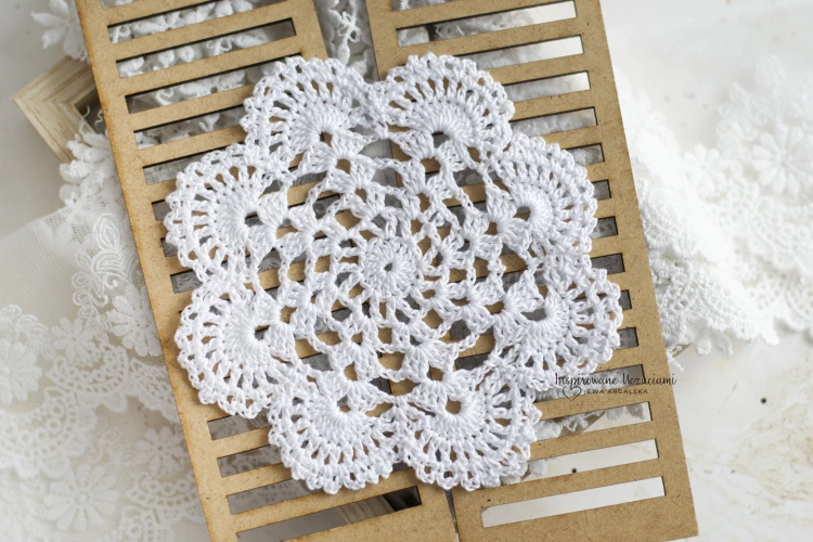serwetka-szydełkowa-do-scrapbookingu-średnia-11cm-biała.jpg