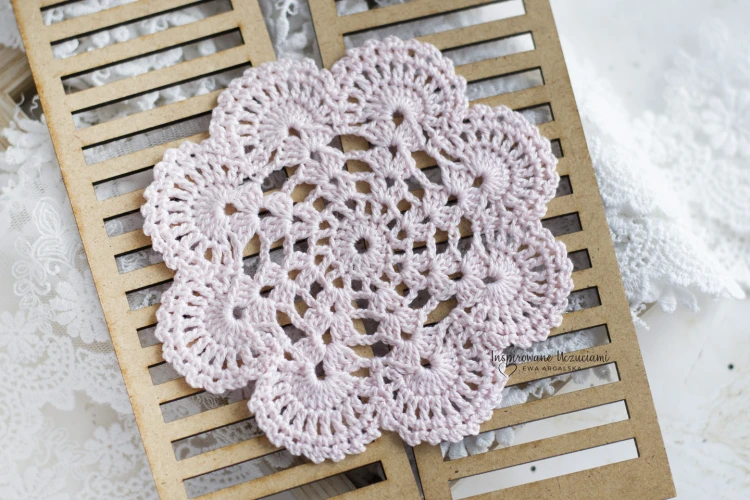 serwetka-szydełkowa-do-scrapbookingu-średnia-11cm-jasny-róż.jpg