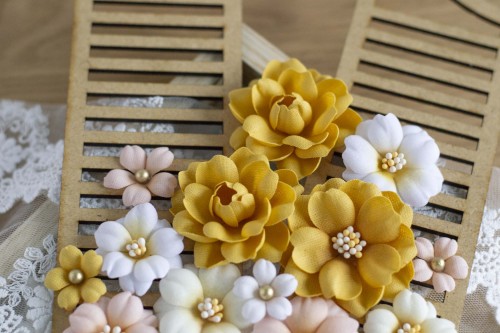 kwiaty-z-tkaniny-do-kolekcji-papierow-paulas-attic-scrapboys-2.jpg